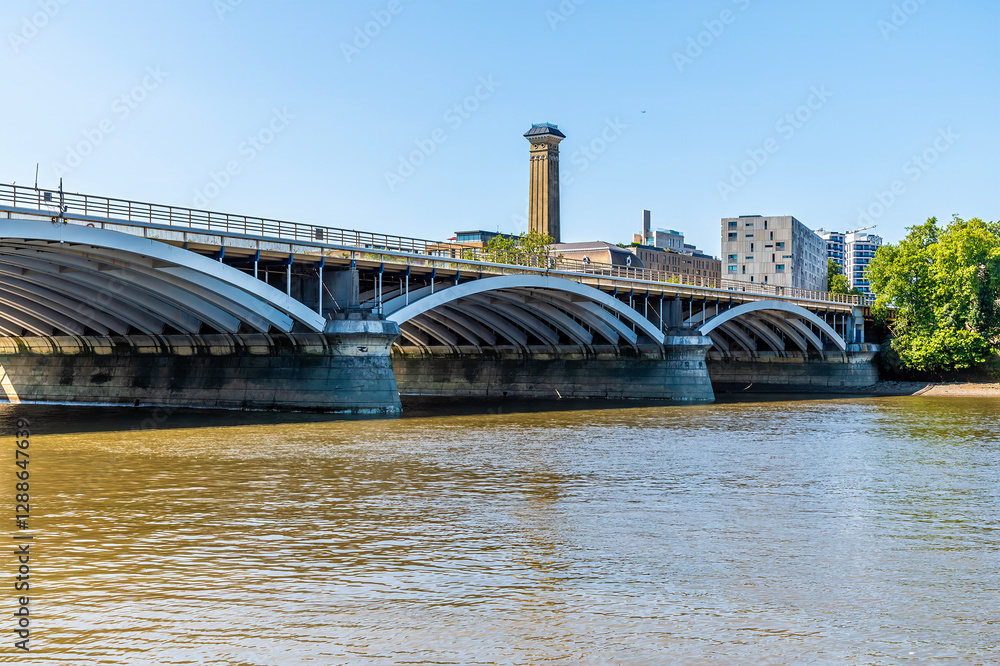 Naklejka premium A view towards the northern end of the Chelsea Bridge over the river Thames at Battersea, London, UK in summertime