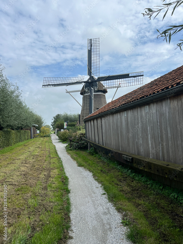 Cycling around Munnekeburen in Friesland