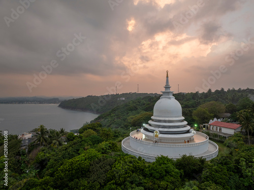 Obraz na płótnie Japanese Peace Pagoda In Rumassala, Sri Lanka. The Japanese Peace Pagoda Near Unawatuna Is A Beautiful Shrine With Amazing Views Across Indian Ocean And Galle Dutch Fort. w salonie