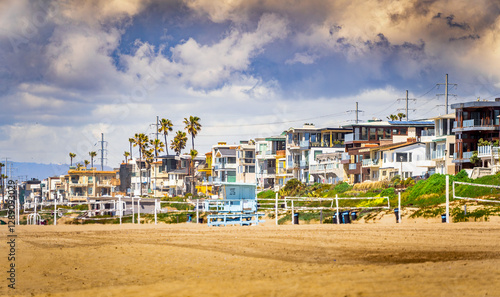 Hermosa and Manhattan Beach beach front properties and real estate with surrounding coastal features 