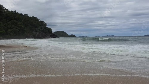 Uma linda praia de Ubatuba, litoral norte de São Paulo, Brasil.