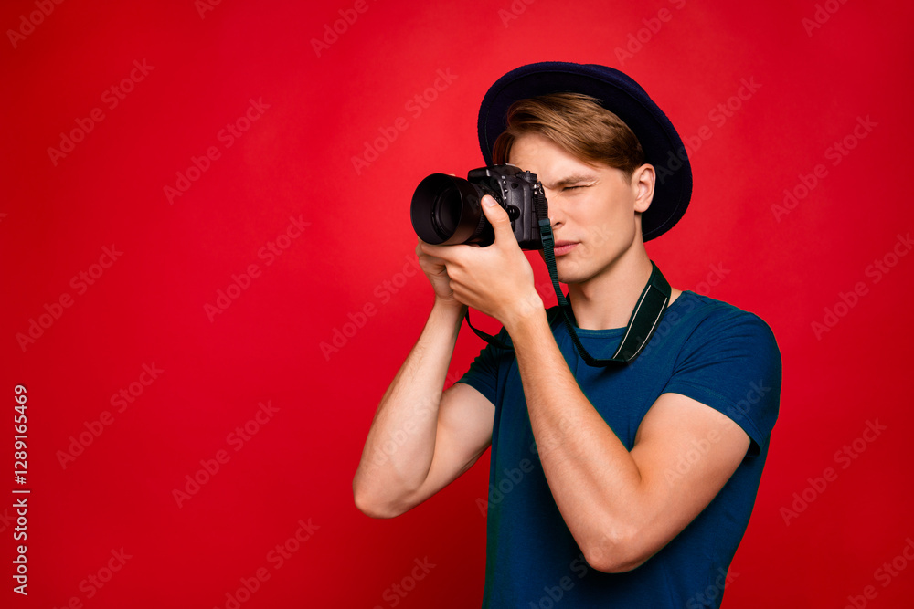 Obraz premium Profile side photo of concentrated guy have tour voyage abroad want shoot picture photo on his digital camera wear blue stylish trendy green t-shirt isolated over red color background