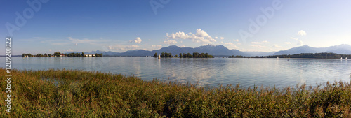 Panoramablick auf die Fraueninsel im Chiemsee