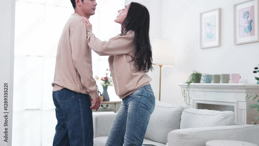 Couples have conflicts and quarrels loudly, using emotions as problems that cause family to break up. Couples have conflicts and quarrels loudly, using emotions as problems that cause family to break up.