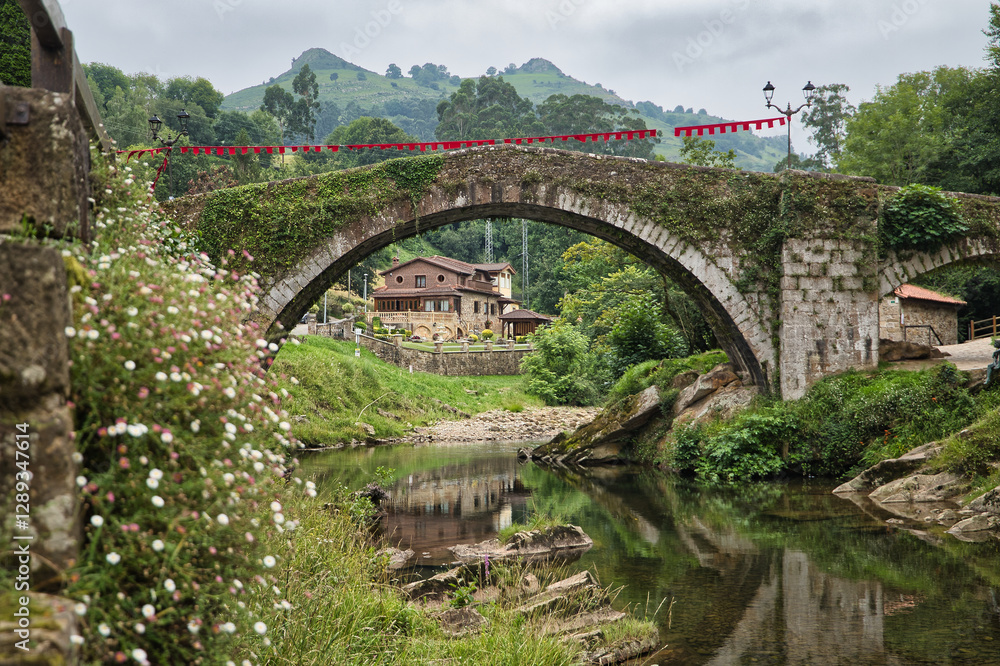 The Liérganes Bridge, also called Roman bridge (although it is not) or main bridge is a symbolic and emblematic place in the town. It was built between 1587 and 1606 over a previous medieval bridge. The Liérganes Bridge, also called Roman bridge (although it is not) or main bridge is a symbolic and emblematic place in the town. It was built between 1587 and 1606 over a previous medieval bridge.