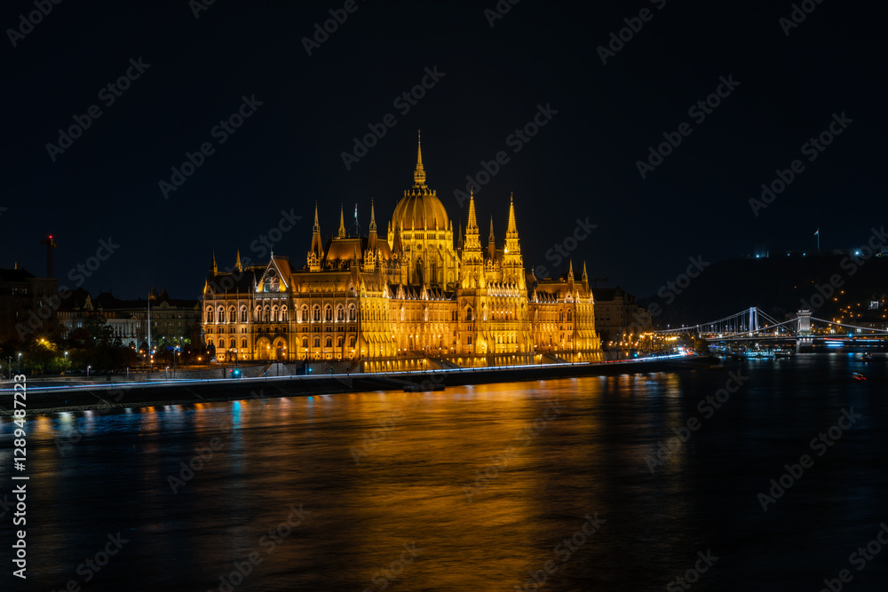 Fototapeta premium night view of budapest hungary
