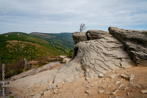 Fototapeta Naklejka Na Ścianę i Meble -  autumn landscape with mountains