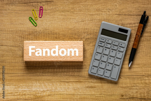 Φωτογραφία There is wood block with the word Fandom