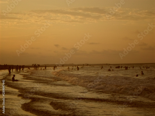 puesta de sol en la playa de tumaco photo