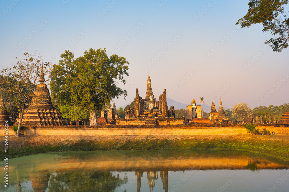 Fototapeta premium 世界遺産 スコータイ歴史公園・ワット マハタート Sukhothai Historical Park วัดมหาธาตุ, สุโขทัย