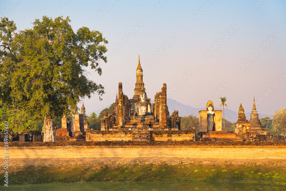 Fototapeta premium 世界遺産 スコータイ歴史公園・ワット マハタート Sukhothai Historical Park วัดมหาธาตุ, สุโขทัย