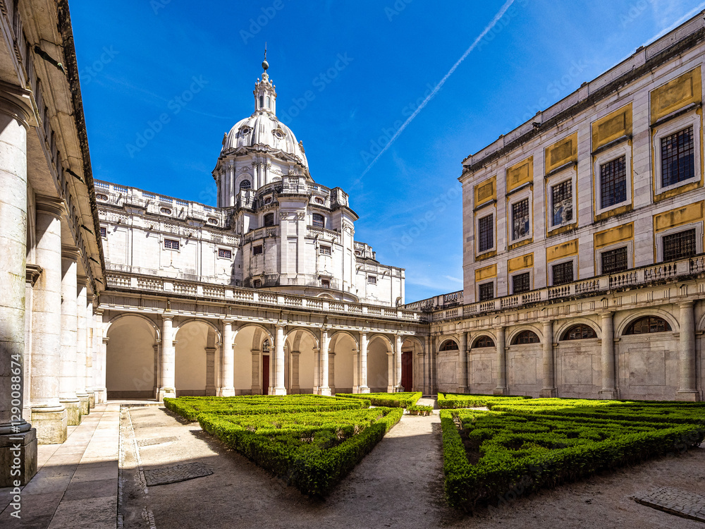 Obraz premium Courtyard of the Mafra National Palace, Convent and Basilica. Baroque architecture at Mafra in Portugal.