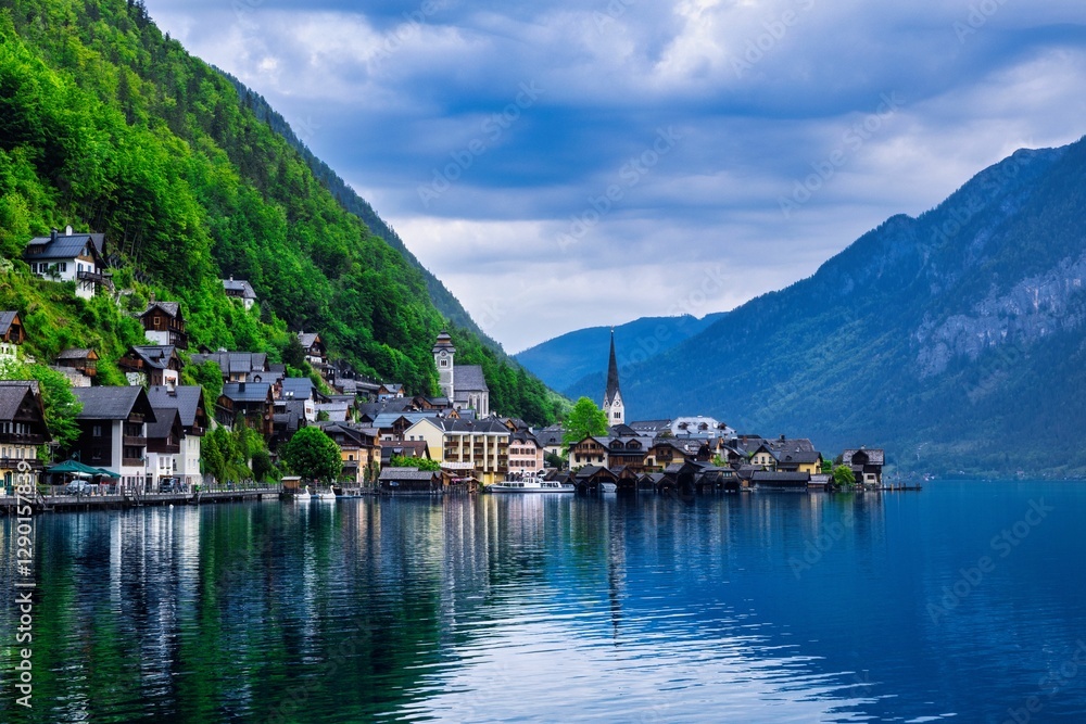 Fototapeta premium Scenic Hallstatt village by the lake in Austria.