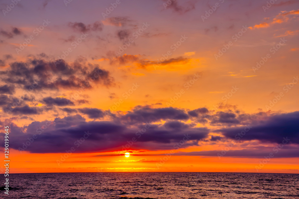 日本海に沈む夕日 日本海に沈む夕日