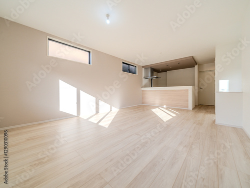 日当たりの良い新築住宅のリビング