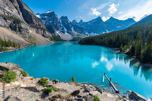 Photos Moraine Lake, with its striking turquoise waters and majestic mountains, offers a breathtaking view that captivates every nature lover's heart with its serene beauty