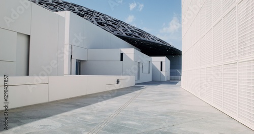 Canvastavla Minimalistic white building with an openwork dome