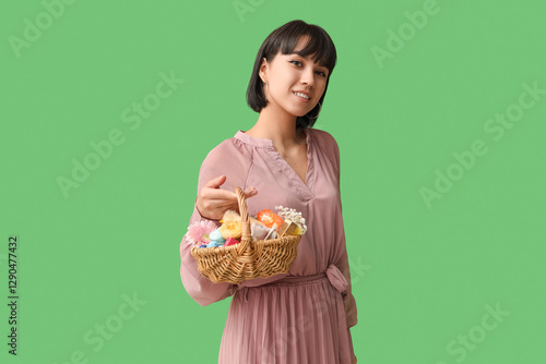 Pretty young woman holding ...