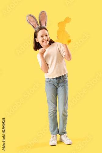 Cute little girl with Easte...