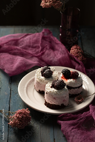Obraz na płótnie Delicious cream cakes with blackberries on a plate w salonie