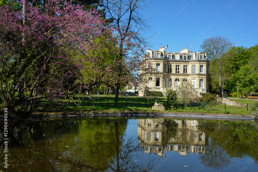 Parc, Mairie, chateau, Choisy le Roi, Val de Marne, France Parc, Mairie, chateau, Choisy le Roi, Val de Marne, France