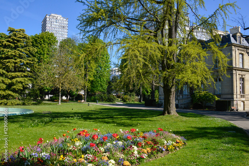 Parc, Mairie, chateau, Choisy le Roi, Val de Marne, France photo