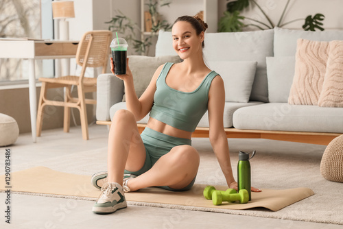 Sporty young woman with spi...