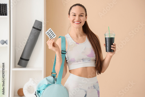 Sporty young woman with spi...