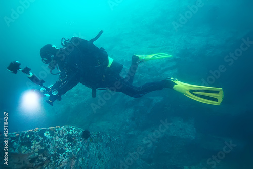 Wallpaper Mural group of divers in muddy poorly clear water, dangerous diving Torontodigital.ca
