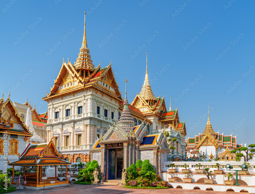 Fototapeta premium Awesome view of the Grand Palace in Bangkok, Thailand