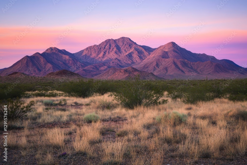 Obraz premium Desert sunset casting golden hues on mountain peaks near phoenix, arizona for avid nature photographers and adventure seekers capturing stunning landscapes