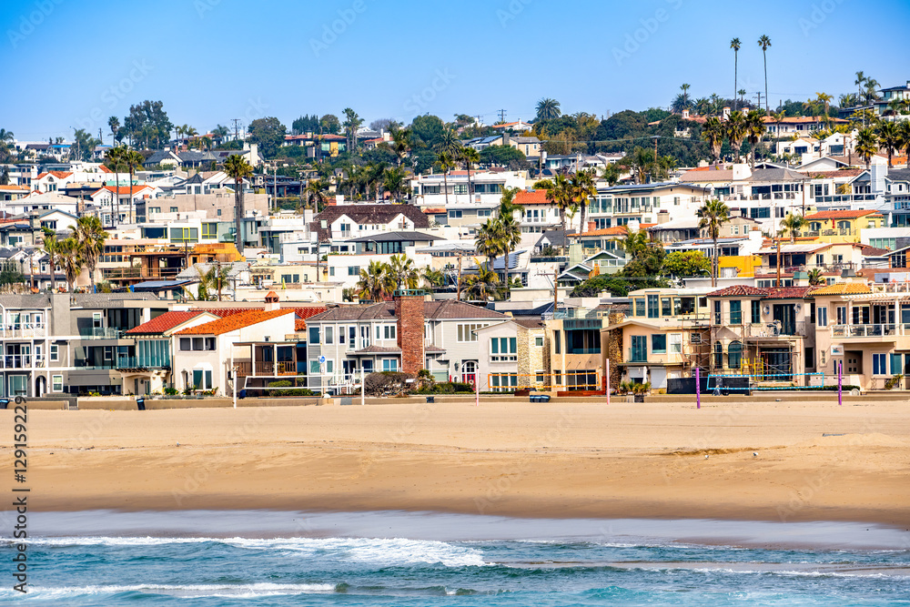 Hermosa and Manhattan Beach beach front properties and real estate with surrounding coastal features