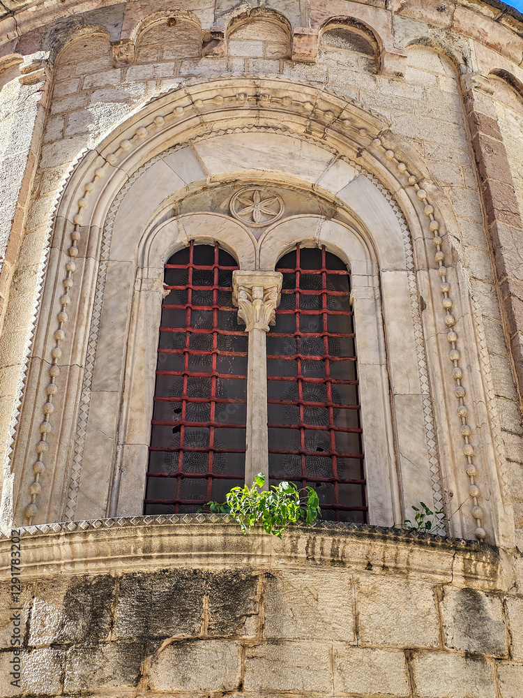 Obraz premium Old town of Kotor with historical architecture.