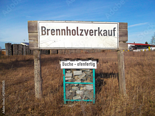 Obraz na płótnie Tafel mit der Aufschrift - Brennholzverkauf - Buche ofenfertig w salonie