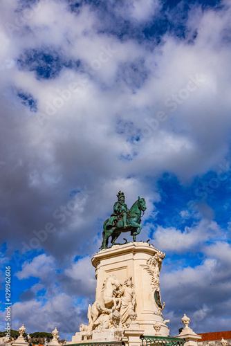 Majestic equestrian statue ...