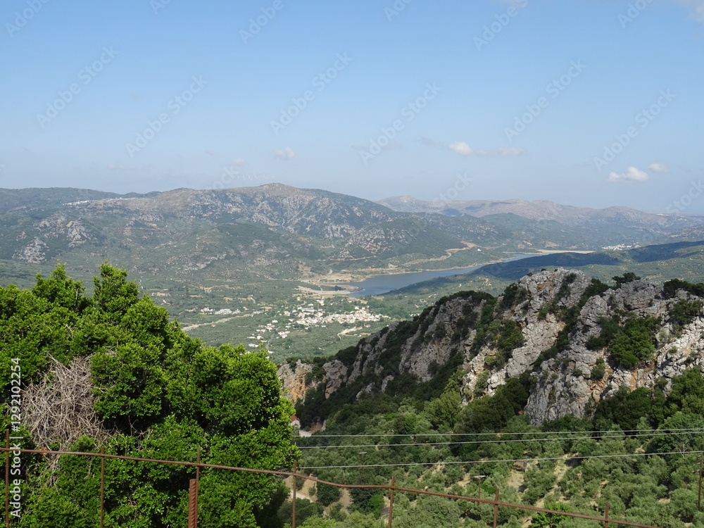 Obraz premium beautiful landscape of Crete Island with huge mountains and sea