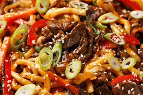 Εκτύπωση καμβά Stir fry udon noodles with beef and vegetable. asian style food