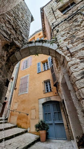 Obraz na płótnie TOURRETTES-SUR-LOUP (Alpes-Maritimes) w salonie