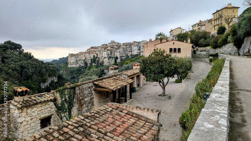 TOURRETTES-SUR-LOUP (Alpes-Maritimes)