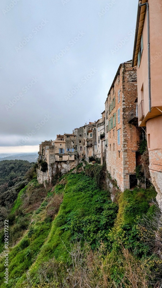 TOURRETTES-SUR-LOUP (Alpes-Maritimes)