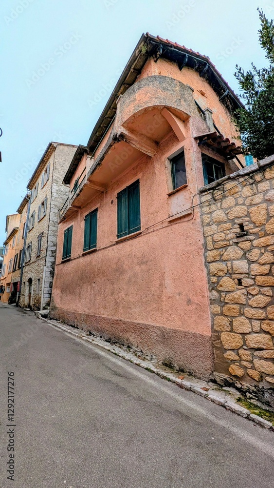 TOURRETTES-SUR-LOUP (Alpes-Maritimes)