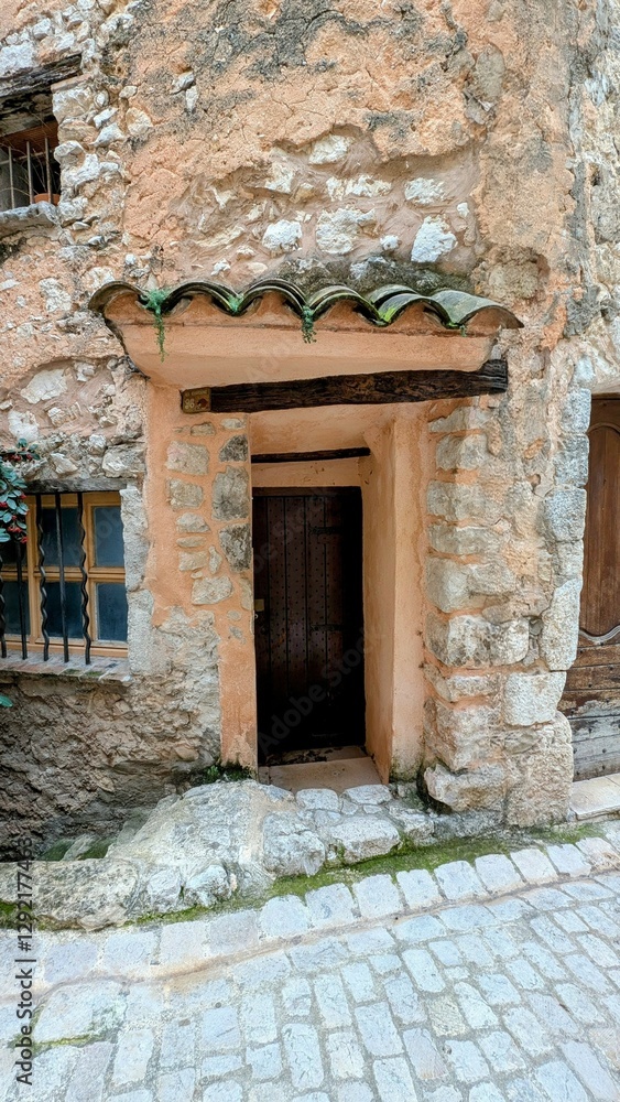 TOURRETTES-SUR-LOUP (Alpes-Maritimes)