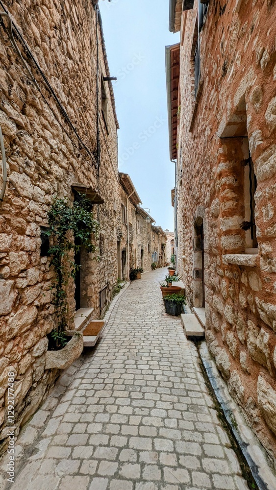 TOURRETTES-SUR-LOUP (Alpes-Maritimes)