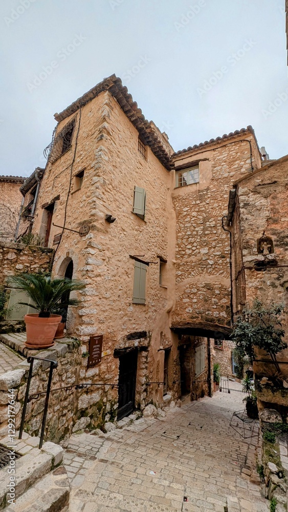 TOURRETTES-SUR-LOUP (Alpes-Maritimes)