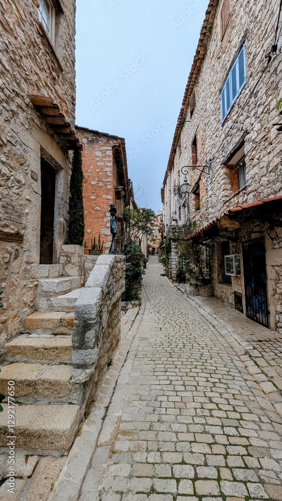 TOURRETTES-SUR-LOUP (Alpes-Maritimes)