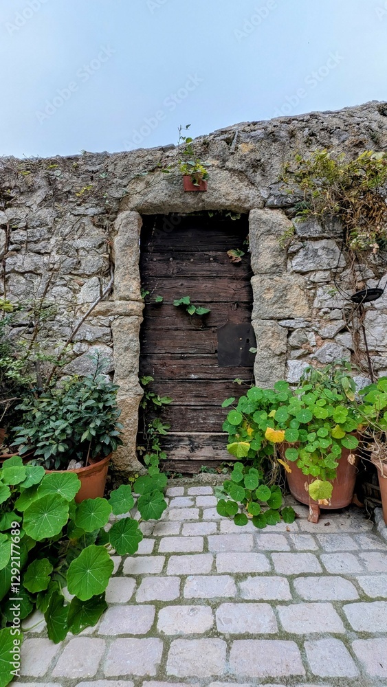 TOURRETTES-SUR-LOUP (Alpes-Maritimes)