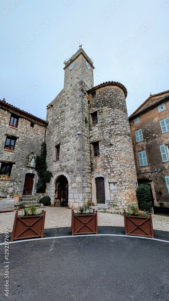 TOURRETTES-SUR-LOUP (Alpes-Maritimes)
