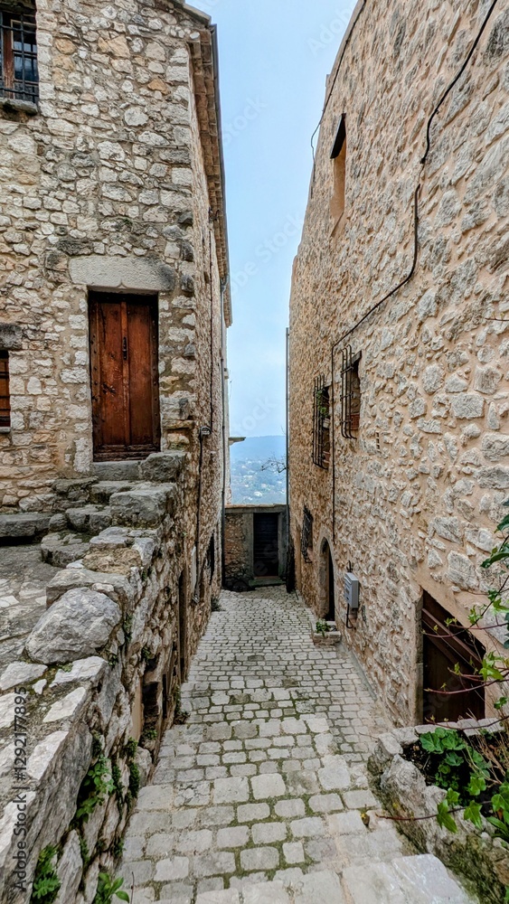 TOURRETTES-SUR-LOUP (Alpes-Maritimes)