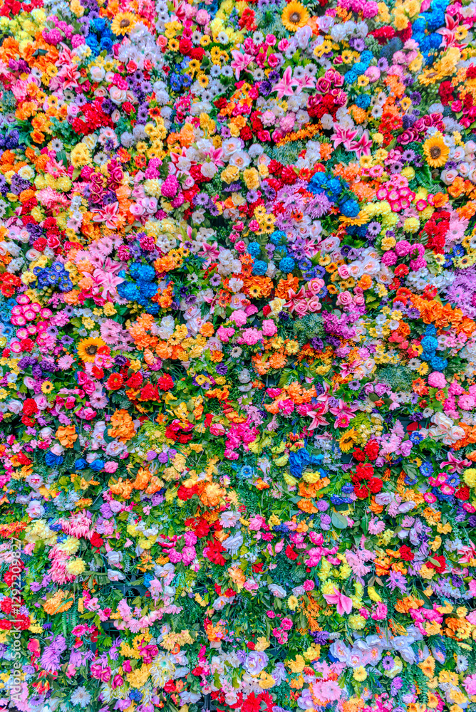 Blooming, a mural of artificial flowers in infinite shades Blooming, a mural of artificial flowers in infinite shades