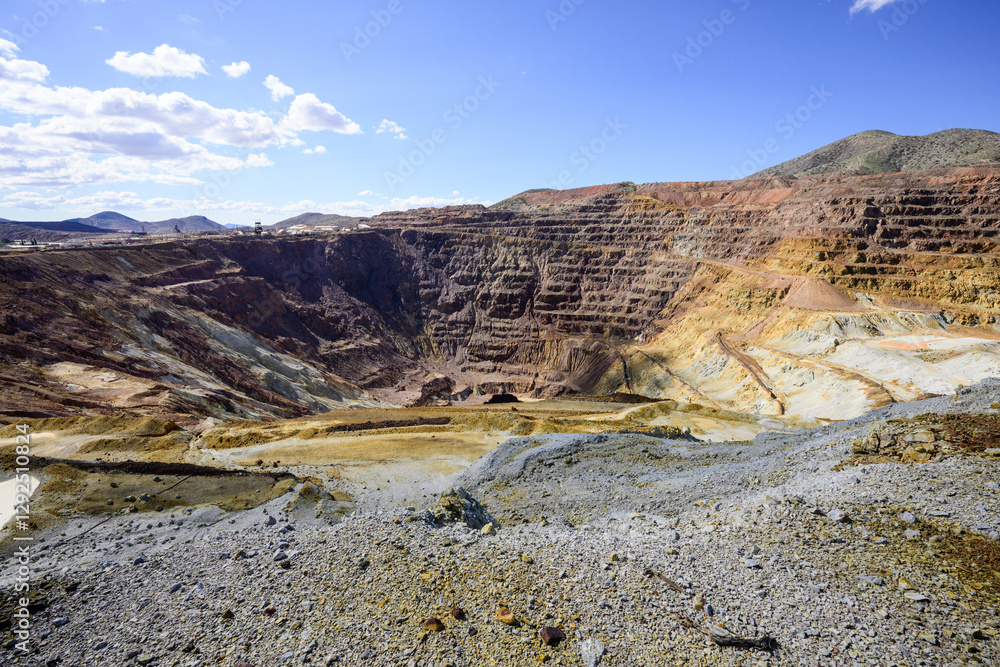 Obraz premium the lavender pit copper mine and turquoise mine in bisbee arizona